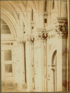 Particolare architettonico, colonne e capitelli