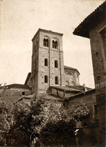 Campanile romanico