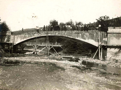 Costruzione di un ponte.