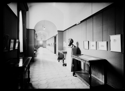 Galleria espositiva con quadri e sculture di Pellizza da Volpedo