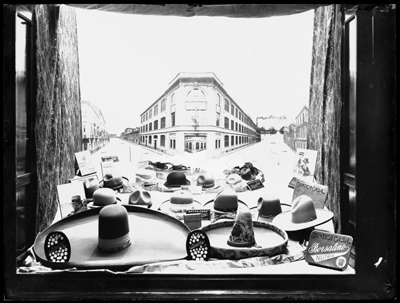 Vetrina espositiva della fabbrica Borsalino di Alessandria