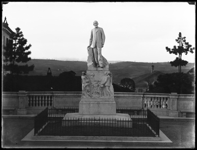 Monumento a Giuseppe Borsalino