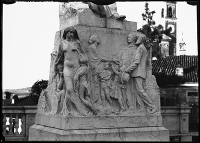 Dettaglio del monumento a Giuseppe Borsalino