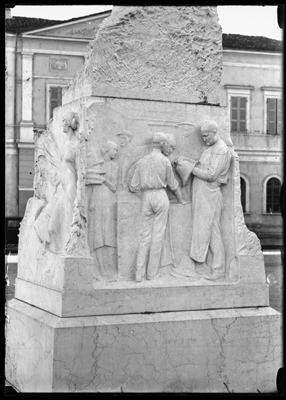 Piedistallo del monumento a Giuseppe Borsalino
