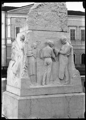 Piedistallo del monumento a Giuseppe Borsalino