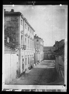 Fotoriproduzione relativa ad uno scorcio su palazzina d'epoca ad Alessandria