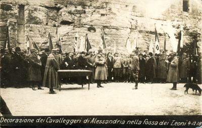 Decorazione dei Cavalleggeri di Alessandria nella fossa dei Leoni
