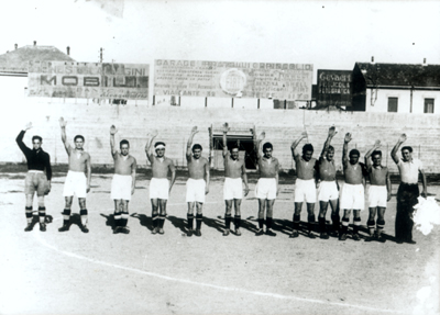 Alessandria - Stadio Moccagatta - squadra di calcio (ex grigi), quarto da destra Elvio Banchero