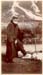 Nuova Zelanda: ritratto di Giuseppe Borsalino con piccozza e custodia dell'apparecchio fotografico