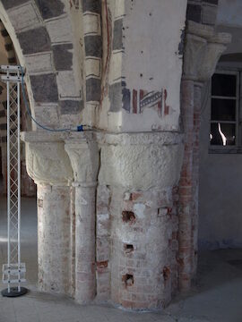Foto particolare colonne ex chiesa di San Francesco