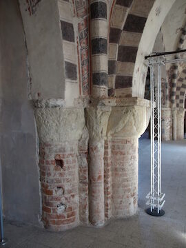 Foto particolare colonne ex chiesa di San Francesco